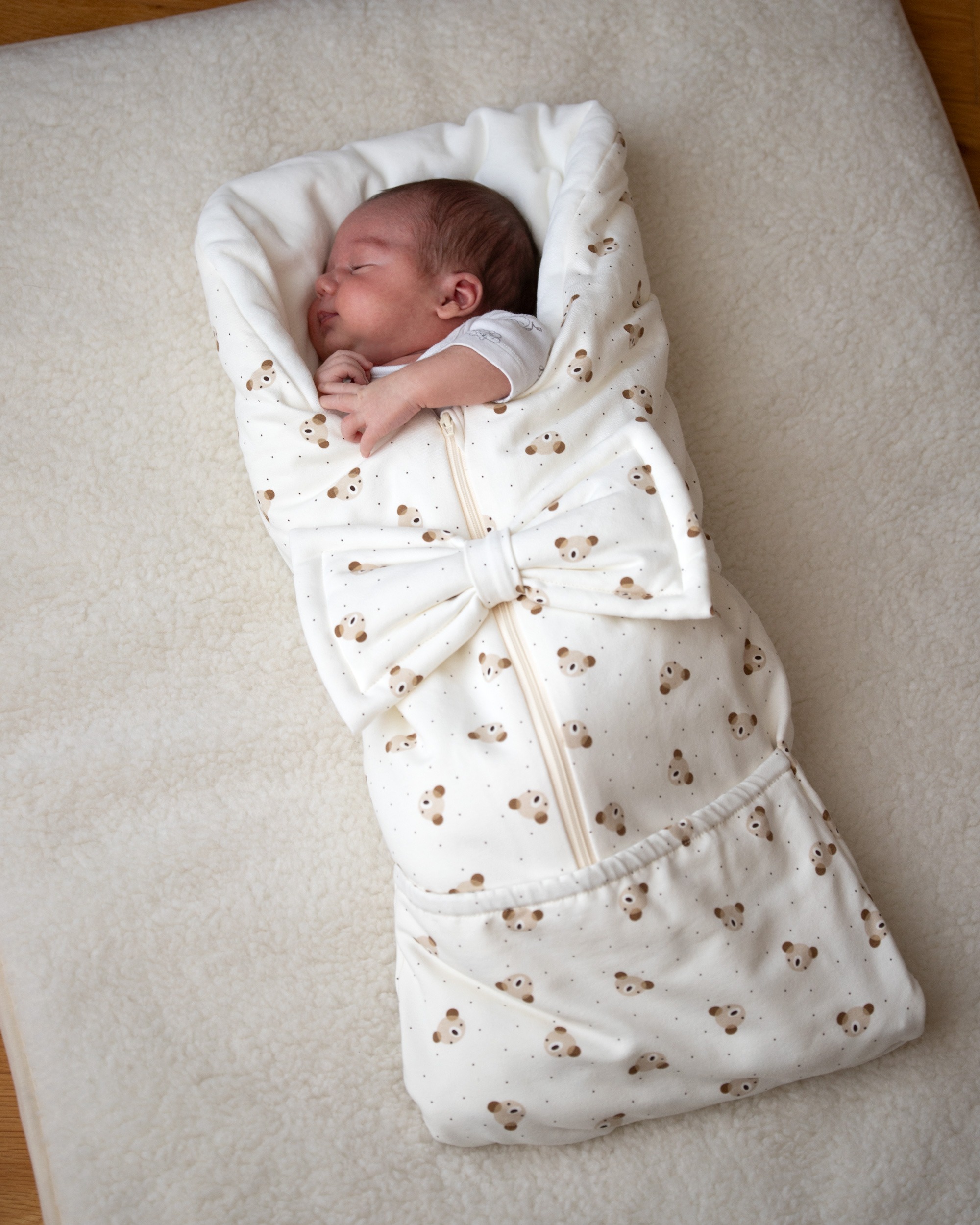 Sleeping bag/baby blanket with a bow - Image 2