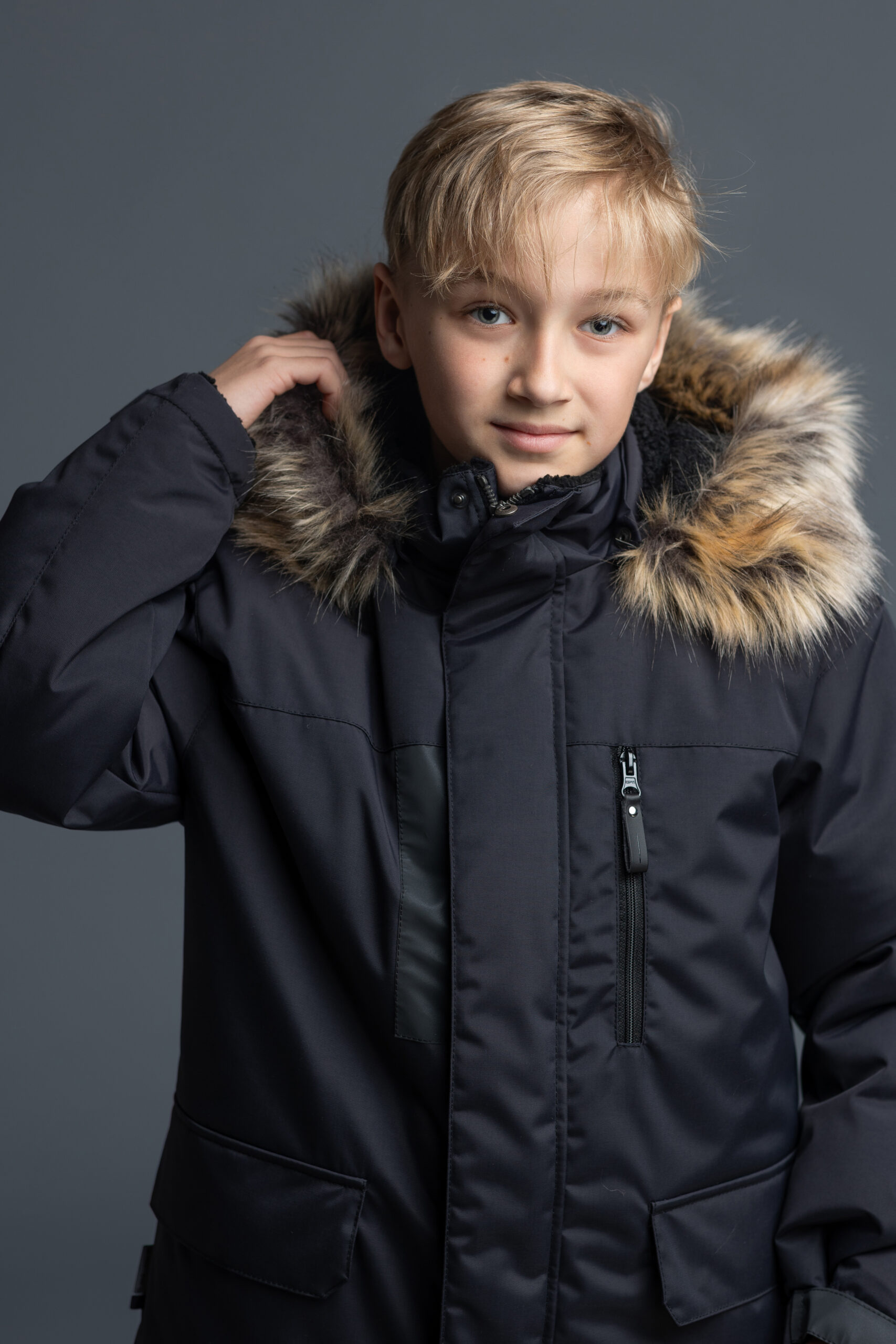 Helkurdetailidega talvemantel - pilt 6